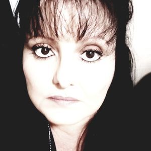 Meet your Posher, Adela